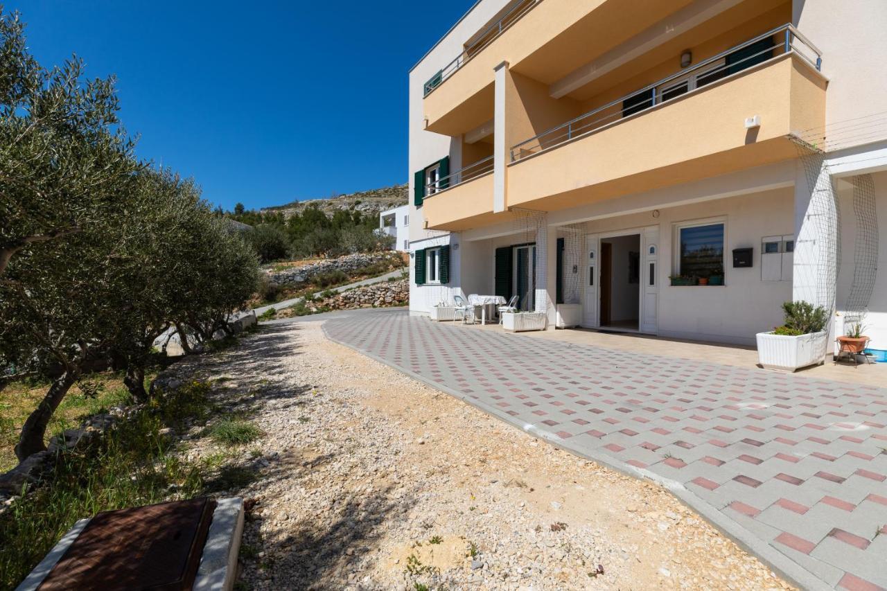 Apartments With A Parking Space Dugi Rat, Omis - 19516 Dış mekan fotoğraf